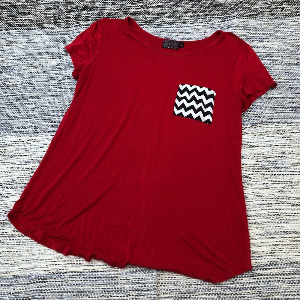 Red chevron t-shirt size medium